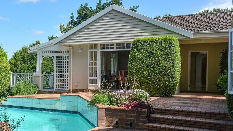 athlone-lodge-outisde-view-with-pool-2