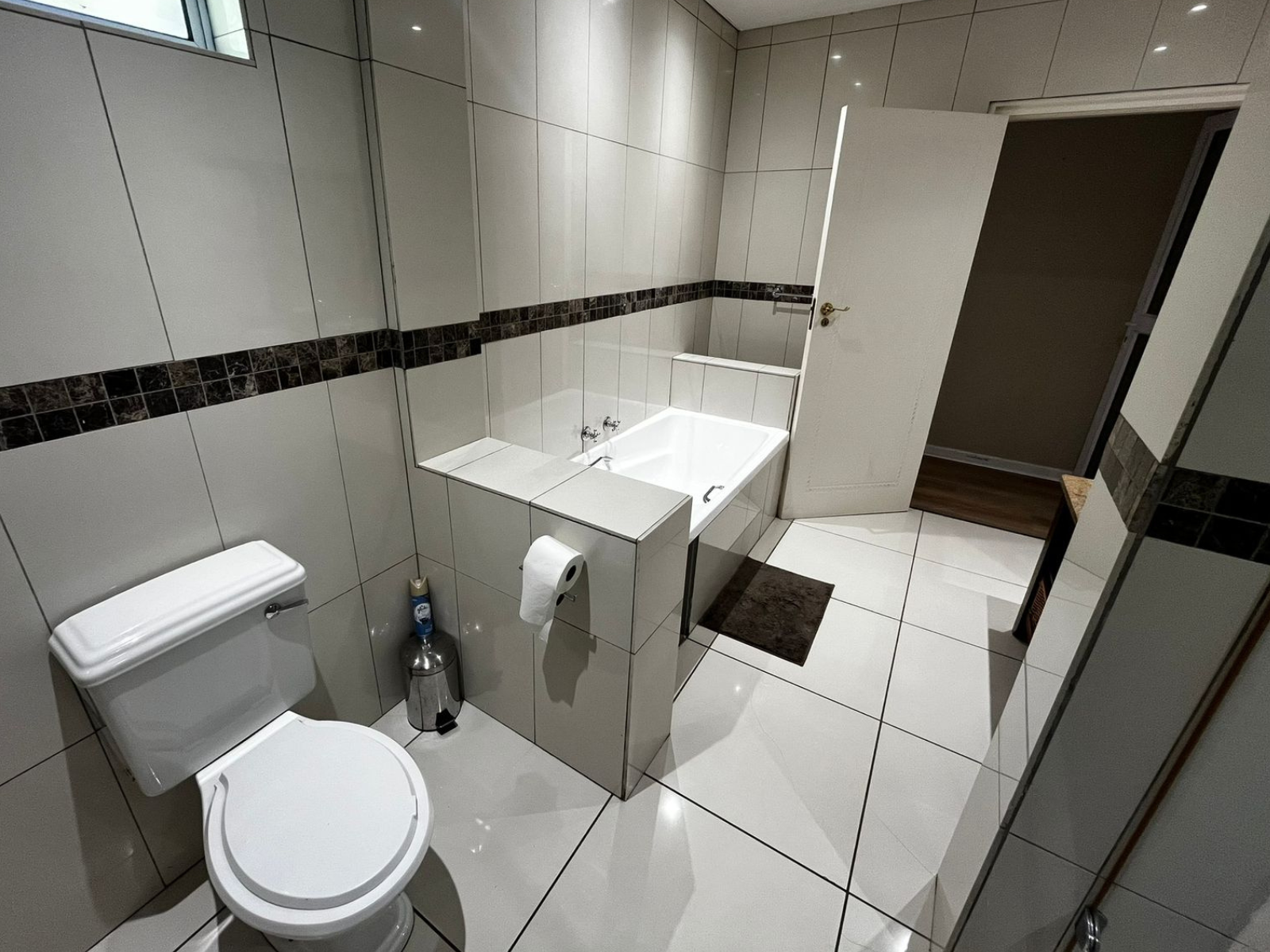 Athlone Lodge - Ben Suite (1)