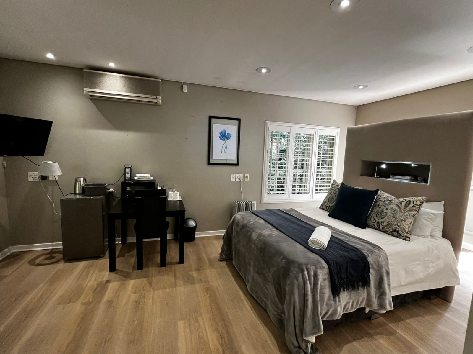 Athlone Lodge - French Room (3)
