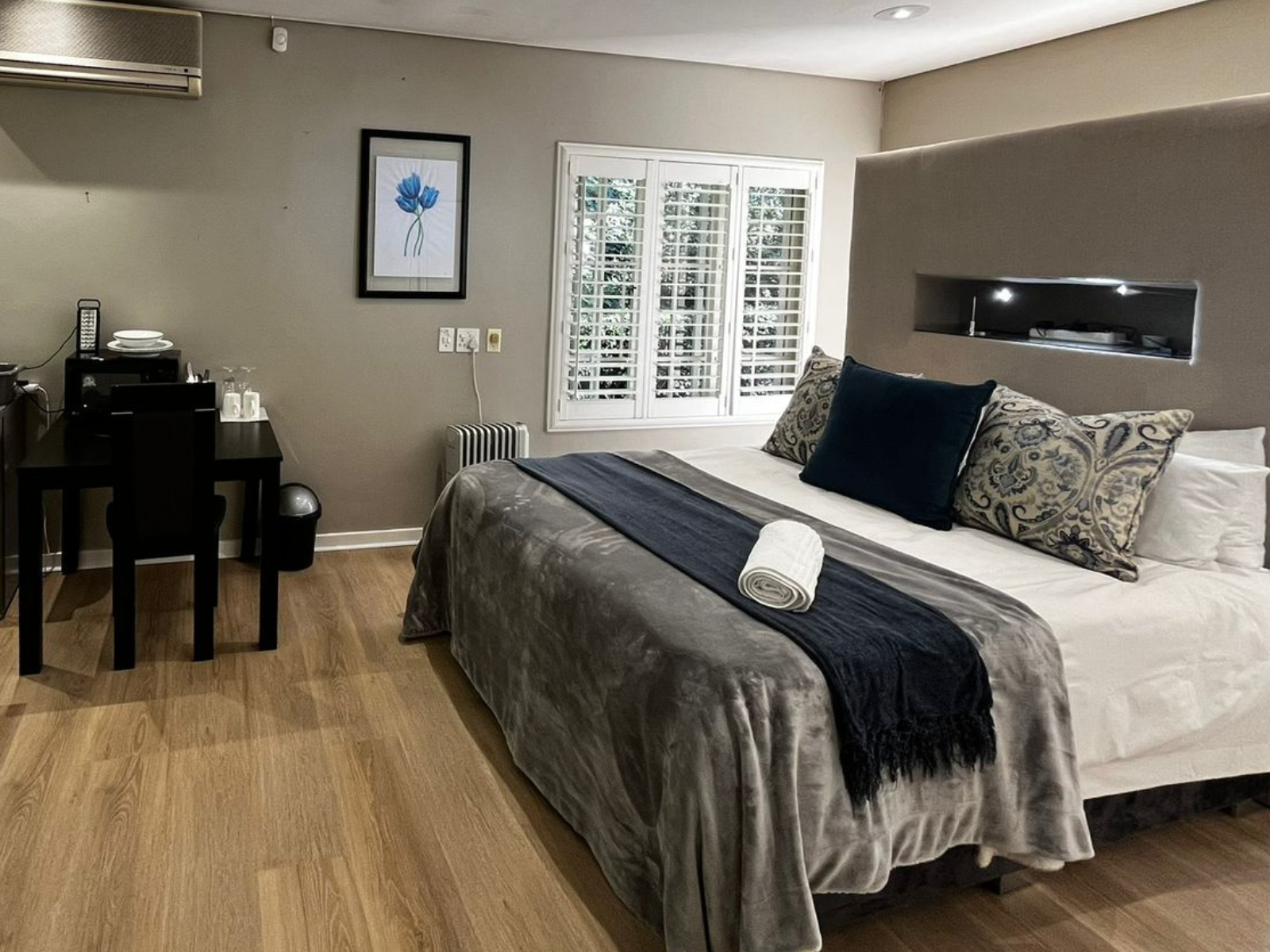 Athlone Lodge - French Room (5)